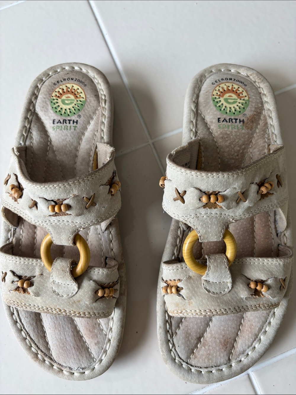 EARTH SHOES
